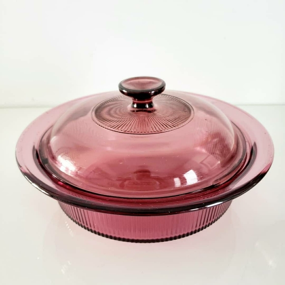 Visions berry color  cassorole  dish - Picture 1 of 2